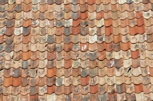 Roof made of old roofing tiles